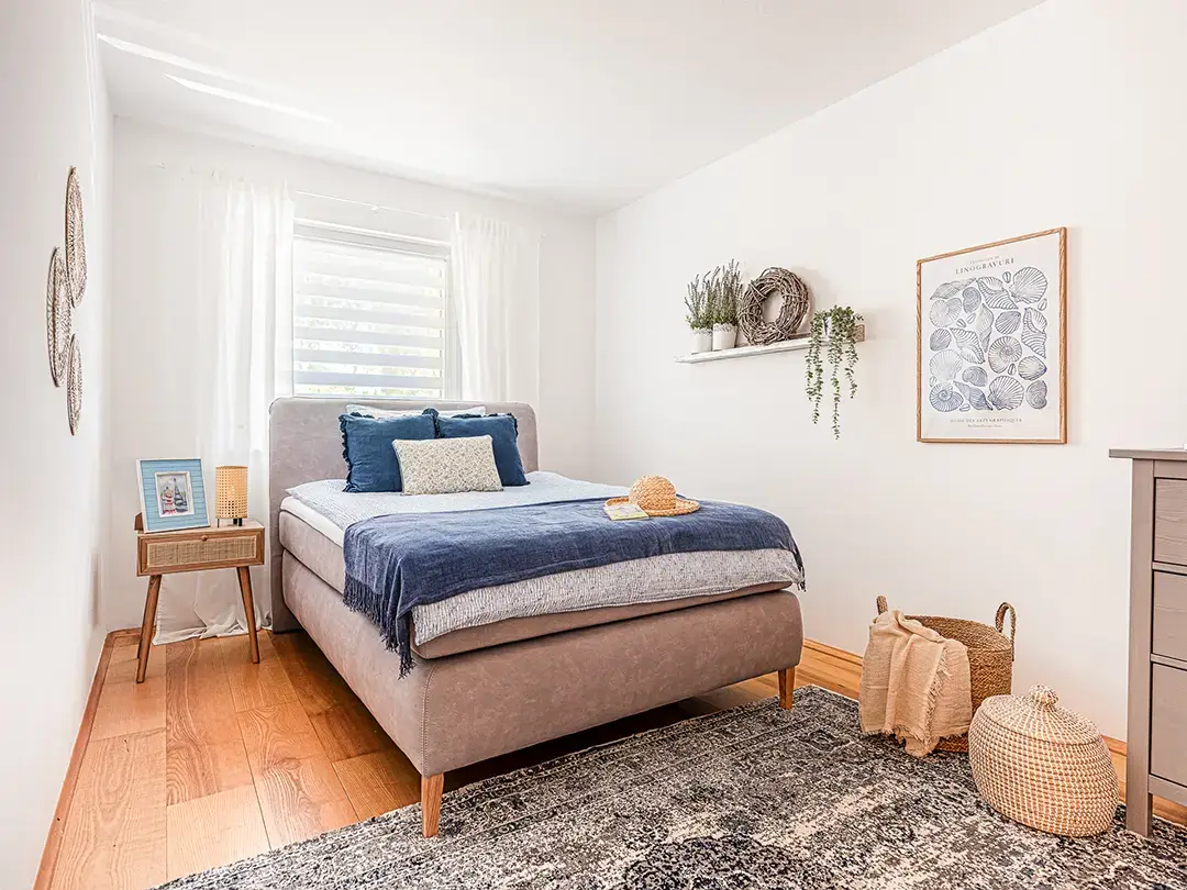 Bedroom AMBER
