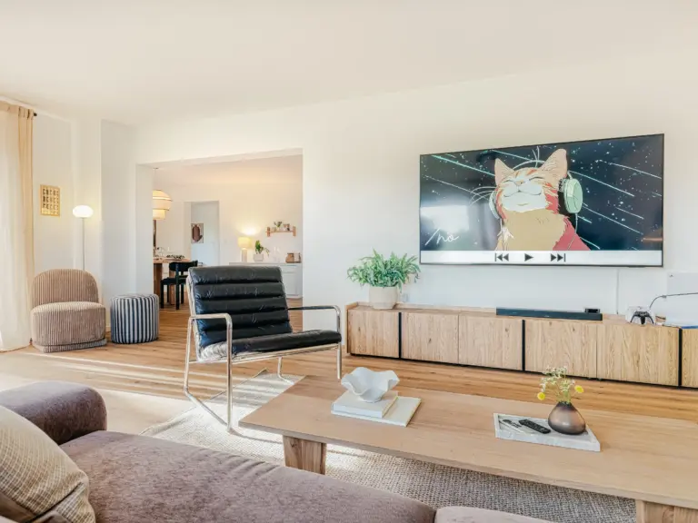 Sapphire White living room