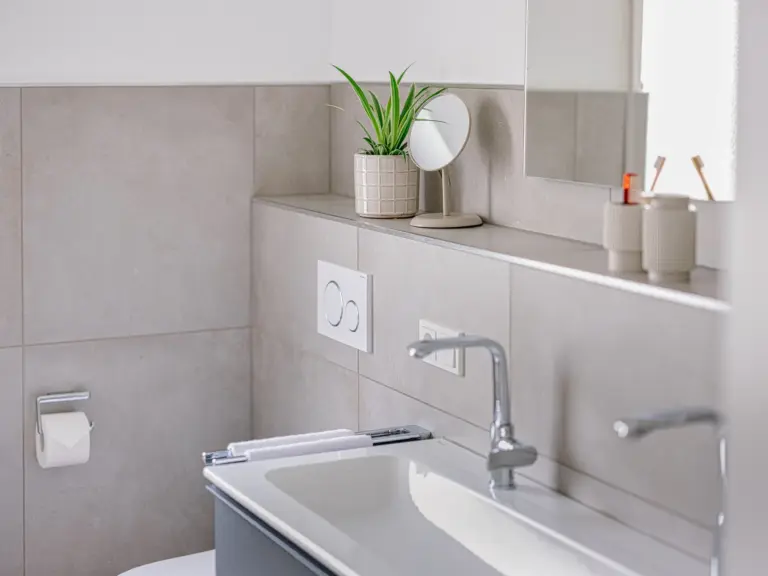Sapphire White bathroom