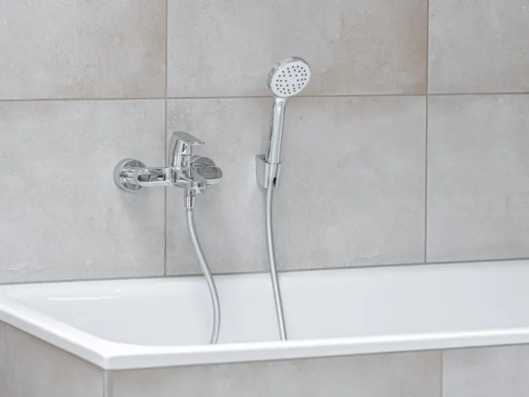 Sapphire White bathroom