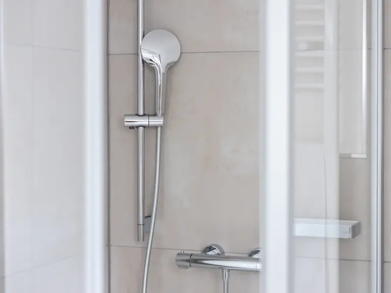 Sapphire White bathroom