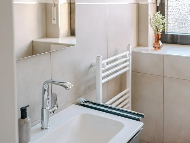 Sapphire White half bath