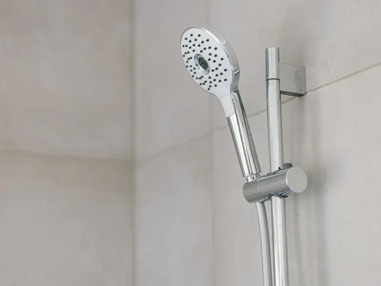 Bathroom in the Stay Eden MOONSTONE GREEN apartment in Ramstein, featuring a modern walk-in shower and clean, bright design.