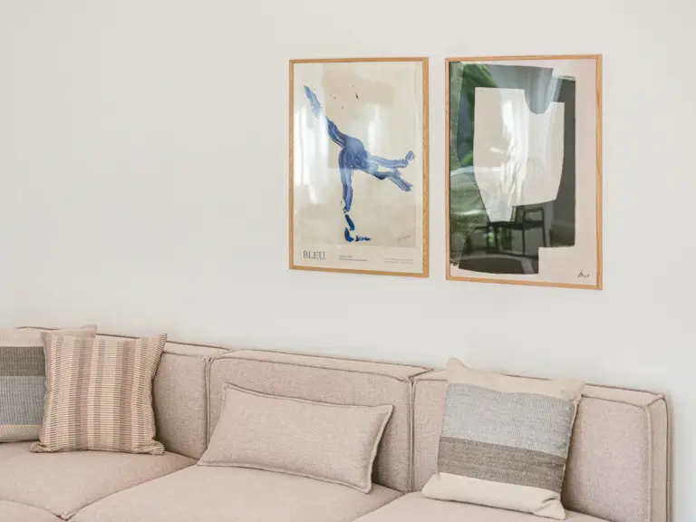 Modern couch in the living room of the Stay Eden MOONSTONE GREEN apartment in Ramstein, complementing the clean and cozy interior design.