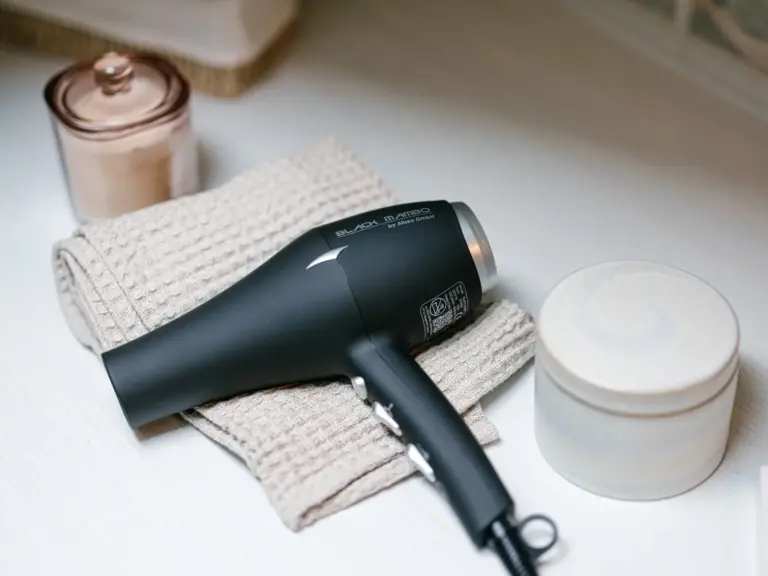 Bathroom with hairdryer and modern decor at Stay Eden TOPAZ BLUE near Ramstein Air Base.