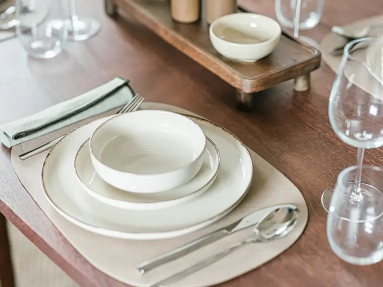 Dining table with elegant tableware and modern decor at Stay Eden TOPAZ BLUE near Ramstein Air Base.