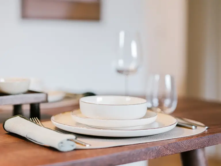Dining table with modern tableware and elegant decor at Stay Eden TOPAZ BLUE near Ramstein Air Base.