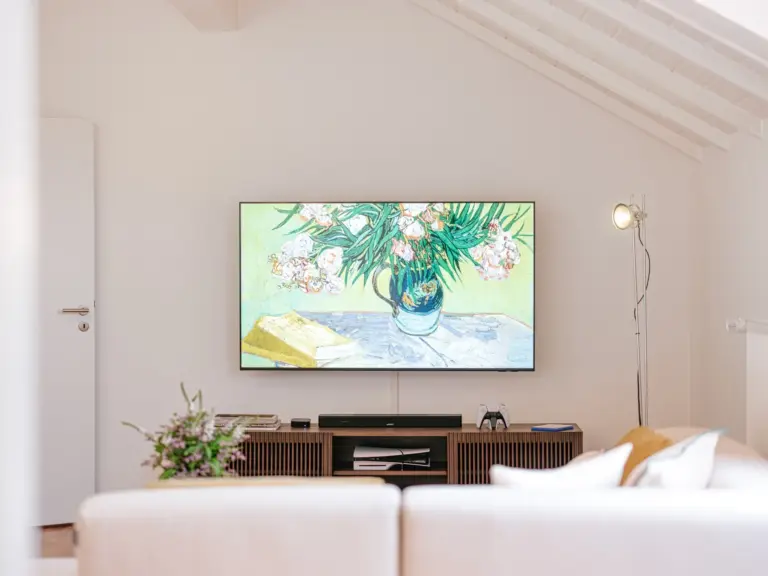 Living room with 4K Smart TV and modern furnishings at Stay Eden TOPAZ BLUE near Ramstein Air Base.