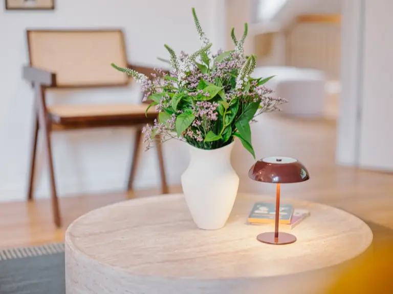 Living room decor with modern lamp and cozy seating at Stay Eden TOPAZ BLUE near Ramstein Air Base.
