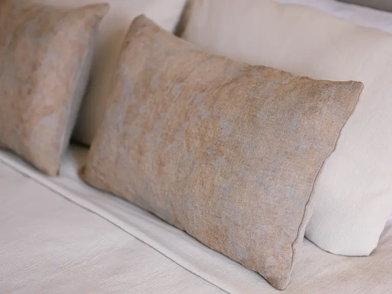 Master bedroom with cozy pillows and king-size bed at Stay Eden TOPAZ BLUE near Ramstein Air Base.