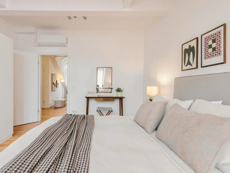 Master bedroom with mirror, king-size bed and modern decor at Stay Eden TOPAZ BLUE near Ramstein Air Base.
