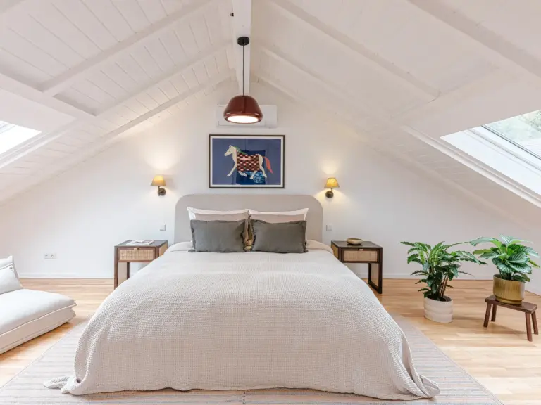 Second bedroom with king-size bed and cozy decor at Stay Eden TOPAZ BLUE near Ramstein Air Base.
