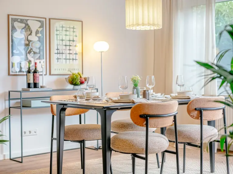 Modern dining room with elegant table and chairs at Stay Eden TOPAZ GREEN near Ramstein Air Base.