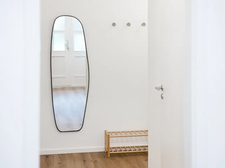 Entrance area with mirror and modern decor at Stay Eden TOPAZ GREEN near Ramstein Air Base.