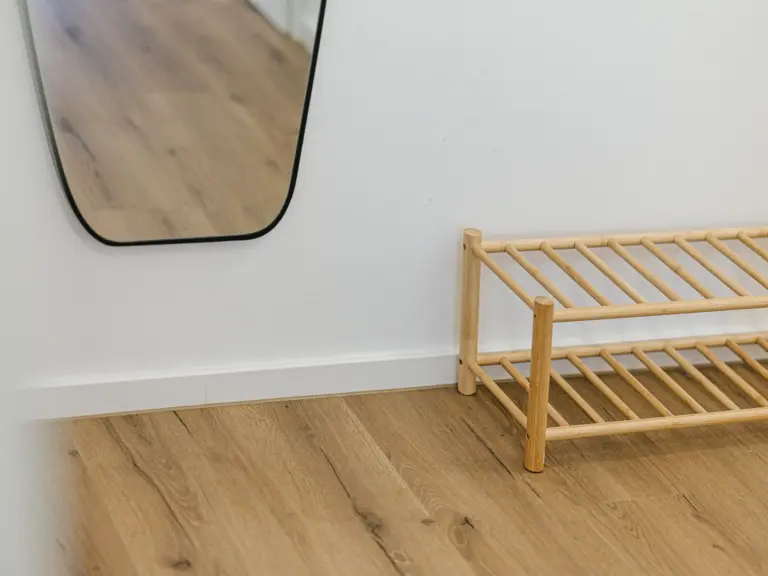 Entrance area with shoe rack and mirror at Stay Eden TOPAZ GREEN near Ramstein Air Base.