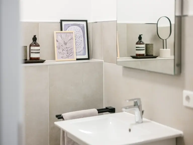 Half bath with modern wash basin and mirror at Stay Eden TOPAZ GREEN near Ramstein Air Base.