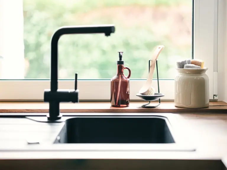 Kitchen with wash basin and modern countertop at Stay Eden TOPAZ GREEN near Ramstein Air Base.