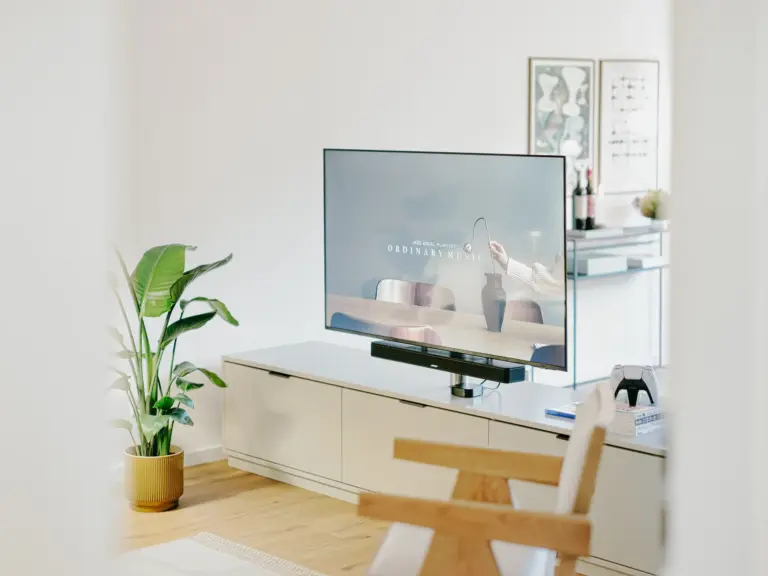 Side view of living room with Smart TV and modern furnishings at Stay Eden TOPAZ GREEN near Ramstein Air Base.