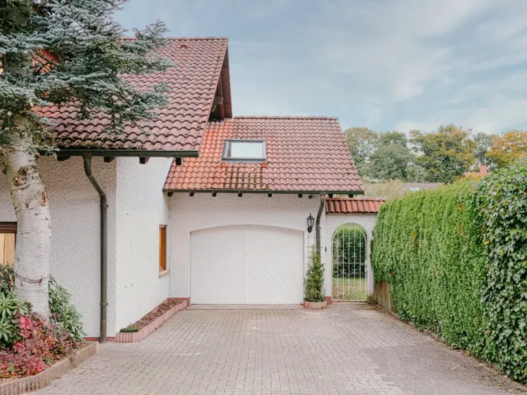 Private parking area and garage at Stay Eden TOPAZ GREEN near Ramstein Air Base.
