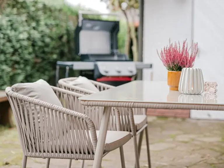 Private terrace with outdoor seating at Stay Eden TOPAZ GREEN near Ramstein Air Base.