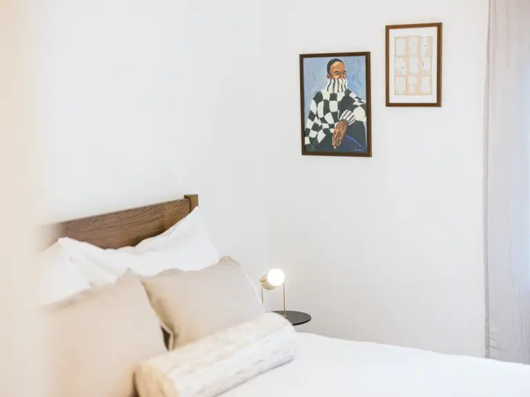 Second bedroom with elegant decor and queen-size bed at Stay Eden TOPAZ GREEN near Ramstein Air Base.