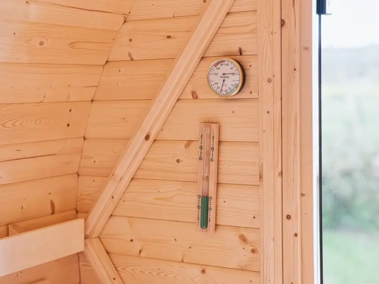 Temperature control panel of the Finnish sauna in the Stay Eden SAPPHIRE BLUE apartment in Ramstein, showing adjustable heat settings.