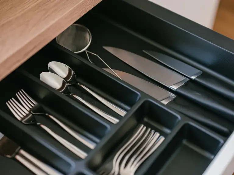 Fully equipped kitchen drawer in the Stay Eden SAPPHIRE BLUE apartment in Ramstein, neatly organized with utensils and kitchen tools.