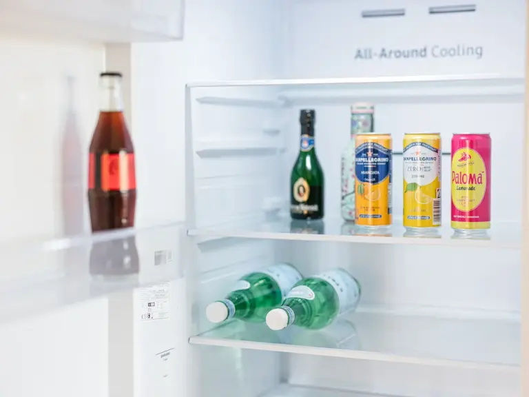 Fully equipped kitchen in the Stay Eden SAPPHIRE BLUE apartment in Ramstein, featuring a pre-stocked fridge prepared for guests upon arrival.